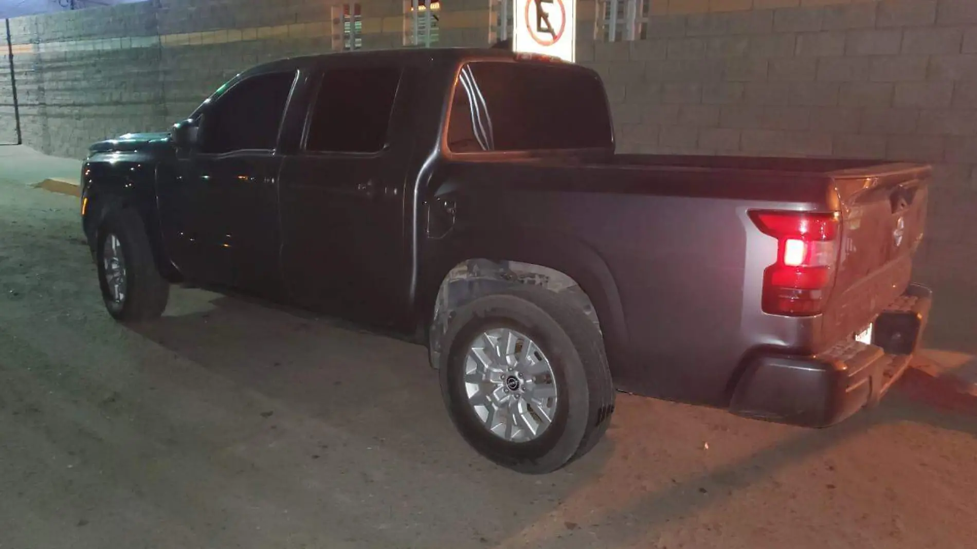 Pick up Nissan Frontier 2022 robado en Nevada, Estados Unidos, fue localizado mal estacionado en la Zona Centro.